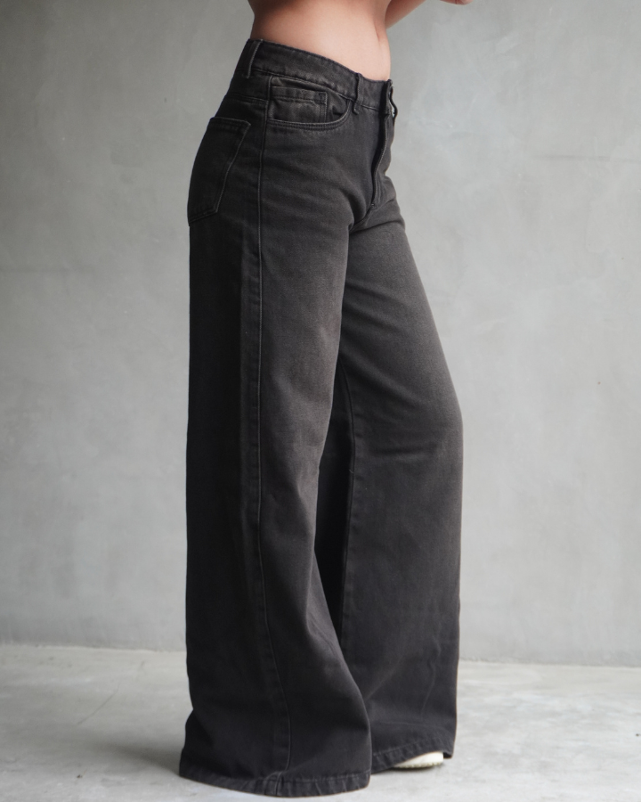 JEAN ANCHO WIDE LEG FIT NEGRO BLUSH TINTED