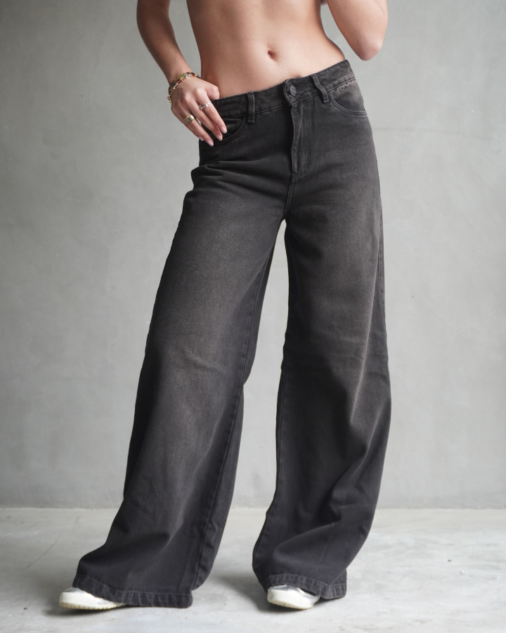 JEAN ANCHO WIDE LEG FIT NEGRO BLUSH TINTED