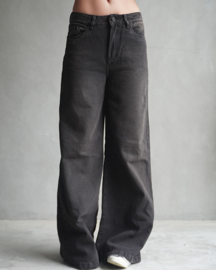 JEAN ANCHO WIDE LEG FIT NEGRO BLUSH TINTED