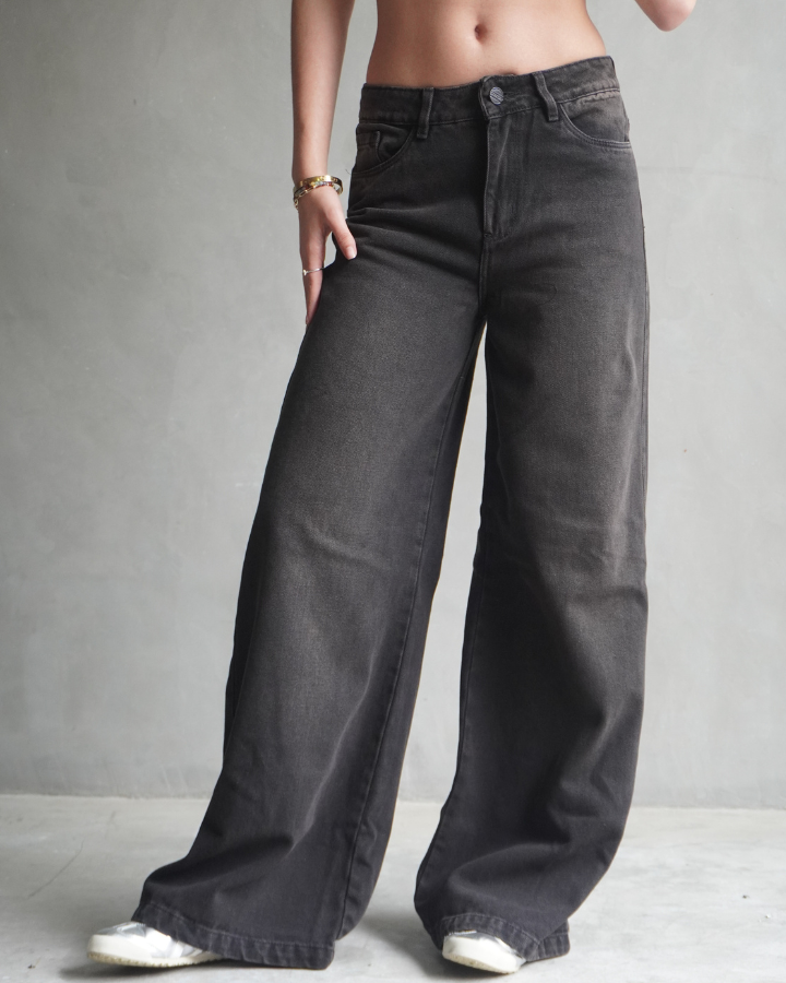 JEAN ANCHO WIDE LEG FIT NEGRO BLUSH TINTED