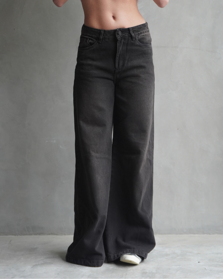 JEAN ANCHO WIDE LEG FIT NEGRO BLUSH TINTED