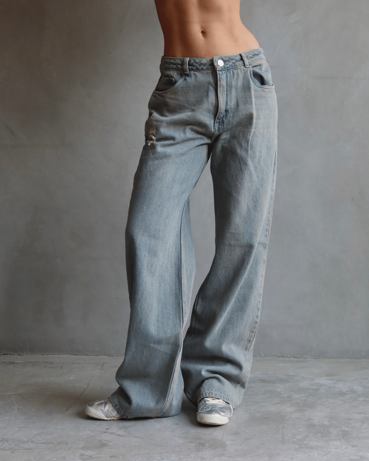 JEAN ICON ESTRELLAS BLANCAS RELAXED FIT AZUL CLARO WASHED