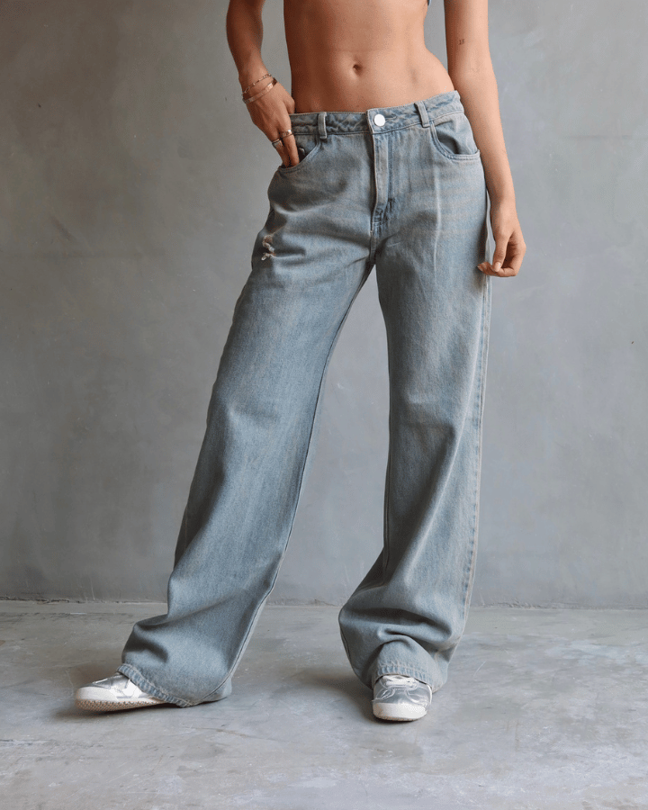 JEAN ICON ESTRELLAS BLANCAS RELAXED FIT AZUL CLARO WASHED