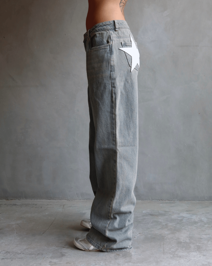 JEAN ICON ESTRELLAS BLANCAS RELAXED FIT AZUL CLARO WASHED