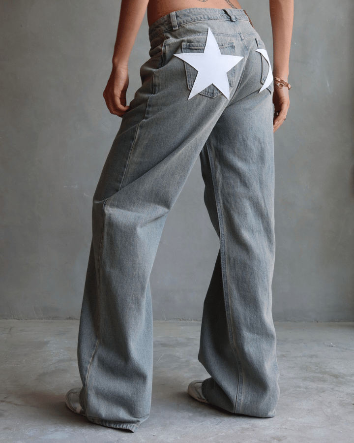 JEAN ICON ESTRELLAS BLANCAS RELAXED FIT AZUL CLARO WASHED