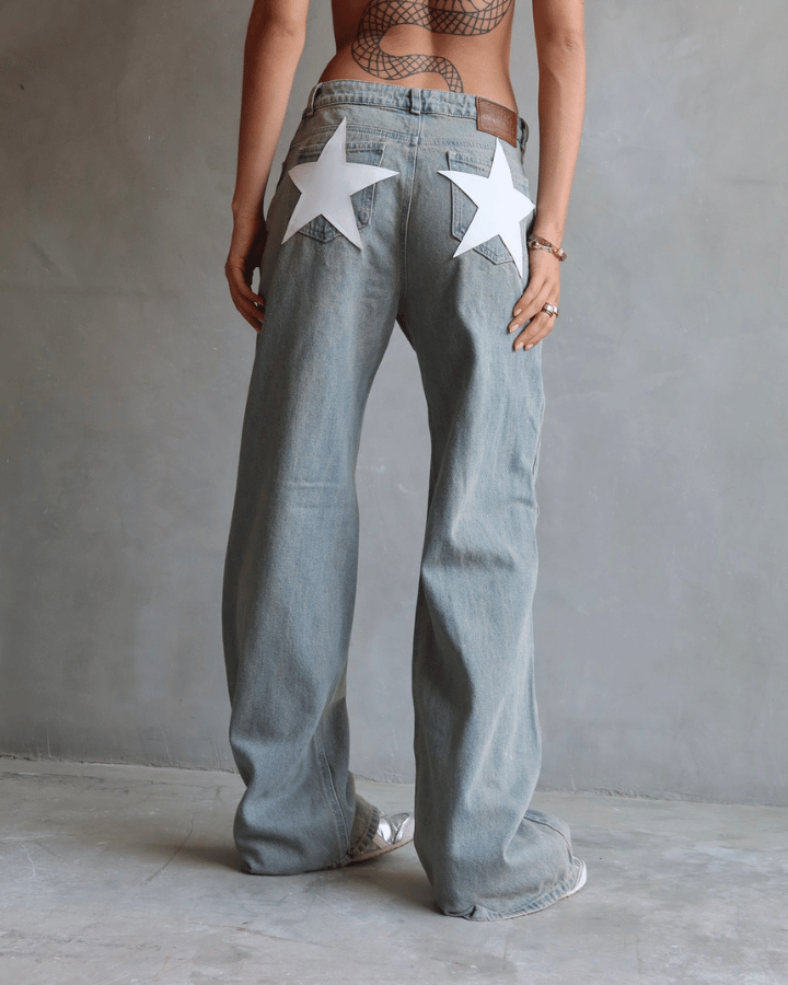 JEAN ICON ESTRELLAS BLANCAS RELAXED FIT AZUL CLARO WASHED