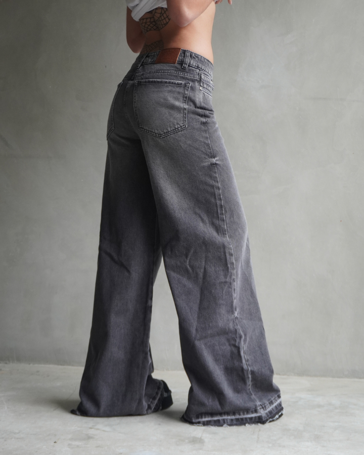 JEAN ANCHO WIDE LEG FIT WASHED NEGRO