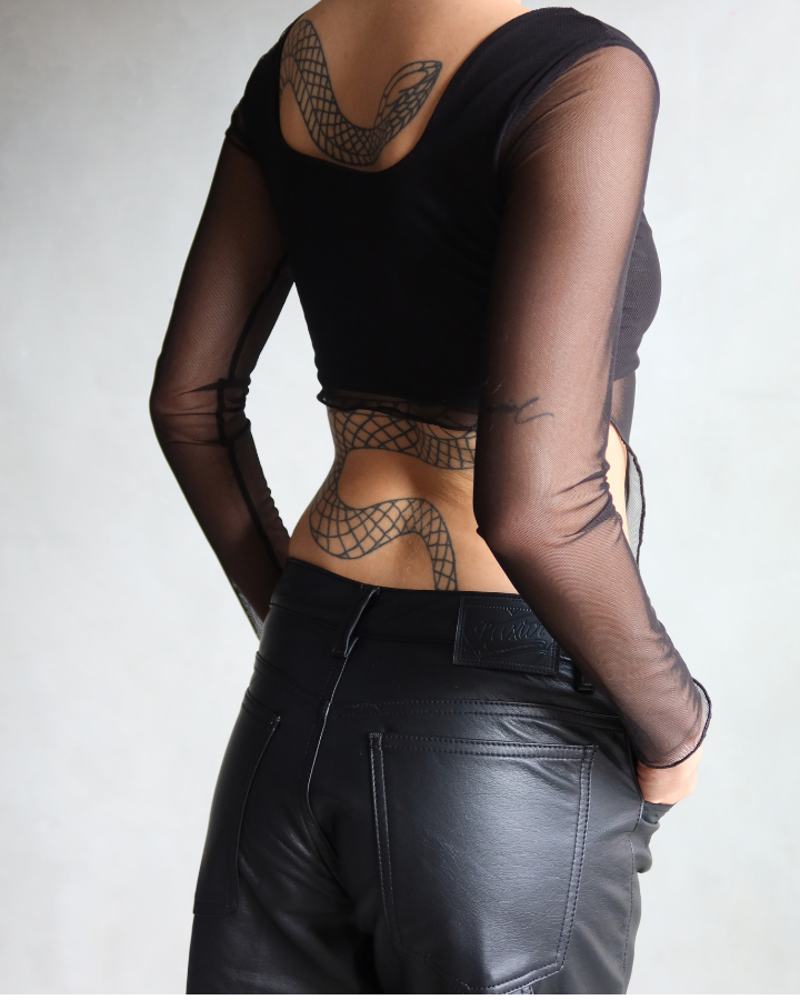 TOP MANGA LARGA MESH ASIMÉTRICO NEGRO