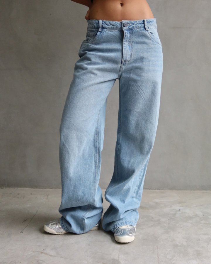 JEAN DESERVE LESS STRAIGHT AZUL CLARO