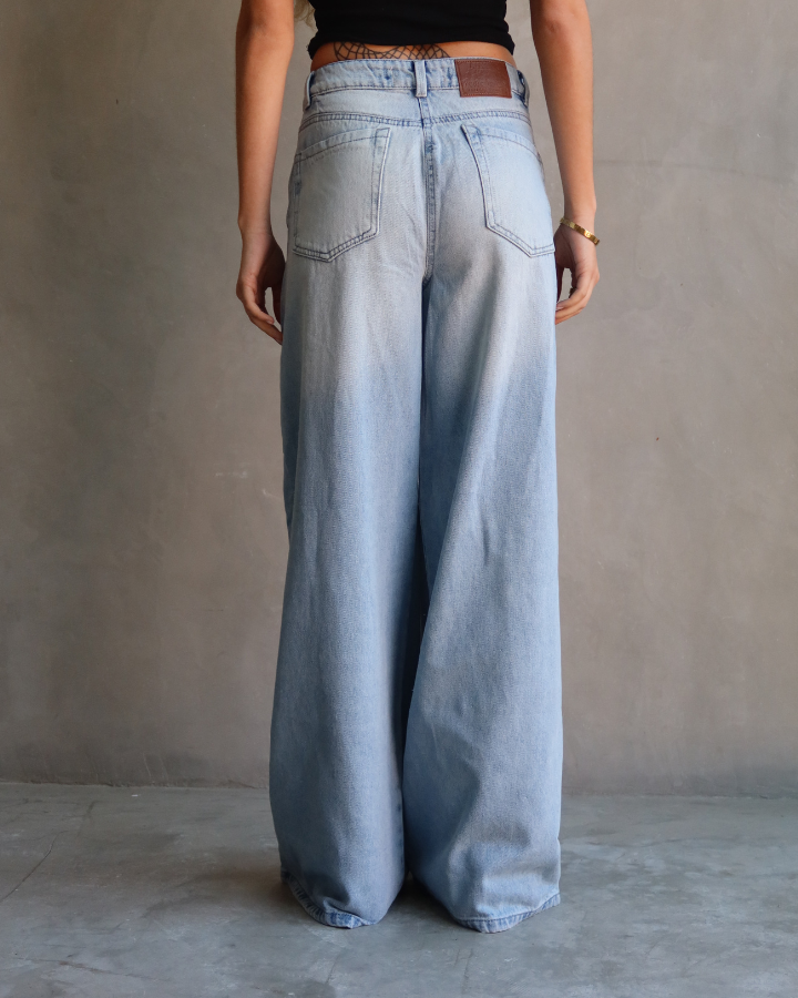 JEAN WIDE LEG FIT BRILLOS FADE AZUL CLARO