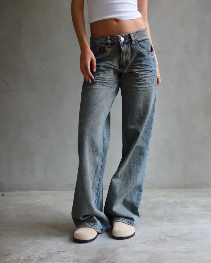 JEAN LOW WIDE FIT TIRO BAJO ANCHO VAINILLA WASHED