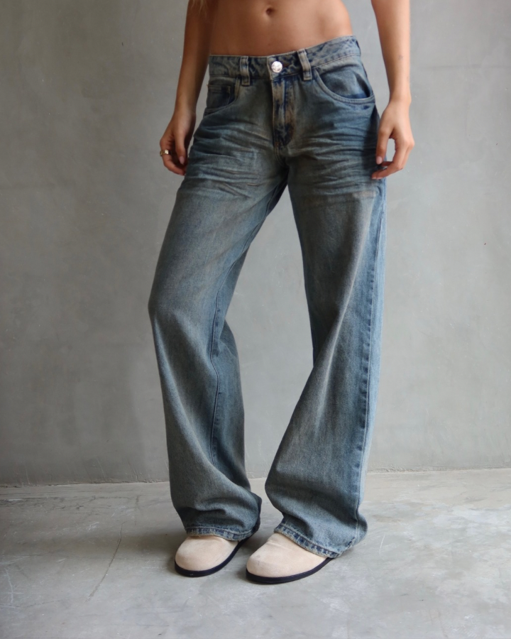 JEAN LOW WIDE FIT TIRO BAJO ANCHO VAINILLA WASHED