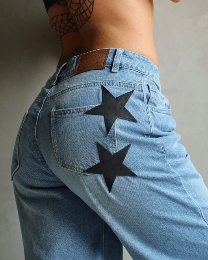 JEAN STRAIGHT BLACK STARS AZUL CLARO