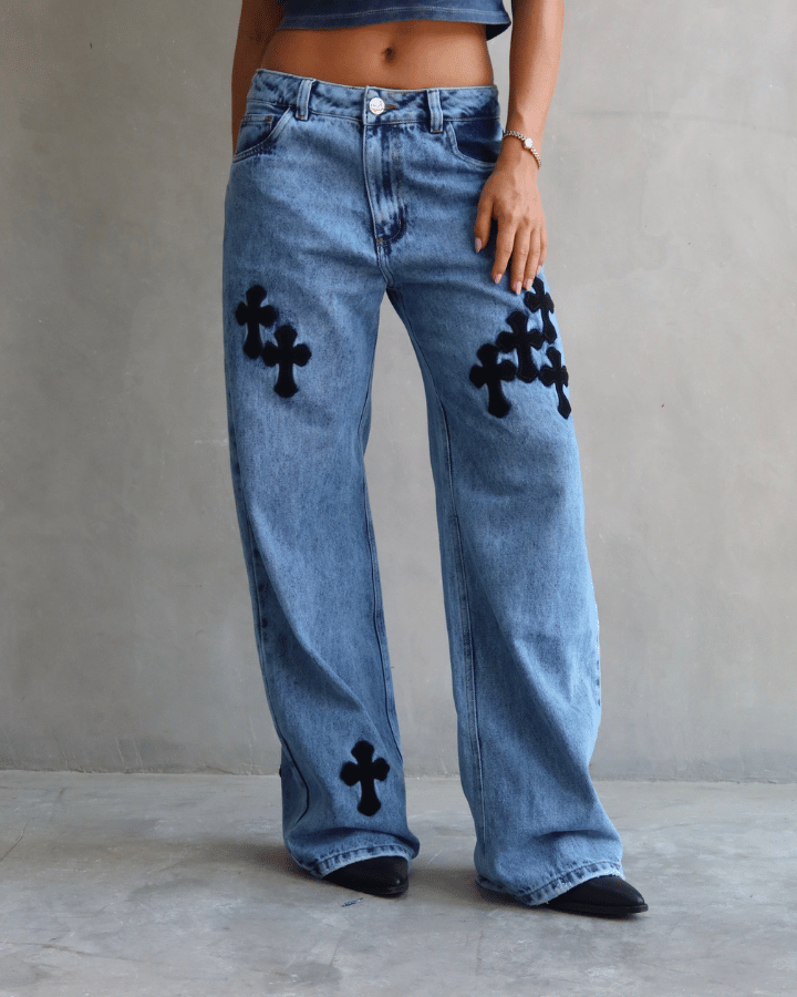 JEAN RELAXED FIT CRUCES NEGRAS AZUL WASHED
