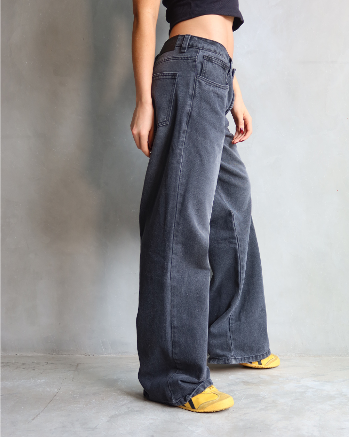 JEAN LOW WIDE FIT TIRO BAJO ANCHO NEGRO