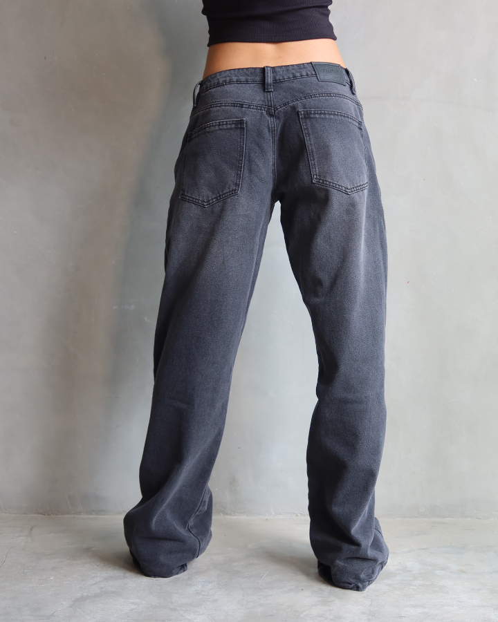 JEAN LOW WIDE FIT TIRO BAJO ANCHO NEGRO