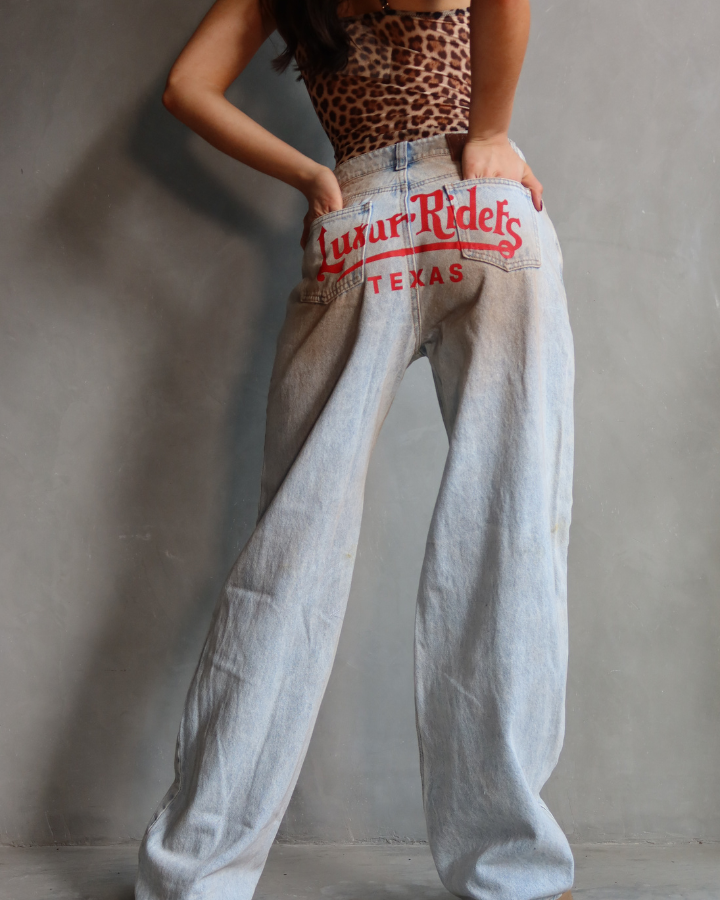 JEAN RELAXED FIT RECTO LUXUR RED RIDERS AZUL DIRTY
