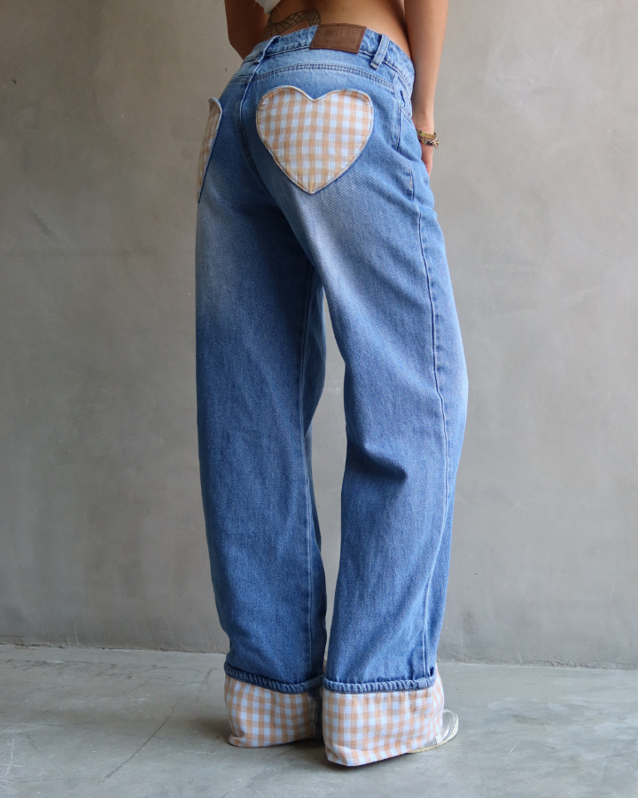 JEAN RECTO RELAXED FIT HEART PATCH VICHY AMARILLO