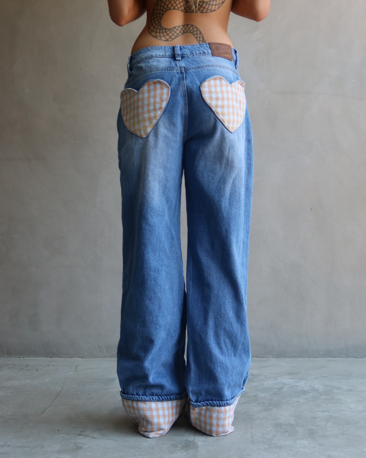JEAN RECTO RELAXED FIT HEART PATCH VICHY AMARILLO