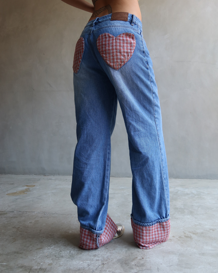 JEAN RECTO RELAXED FIT HEART PATCH VICHY ROJO