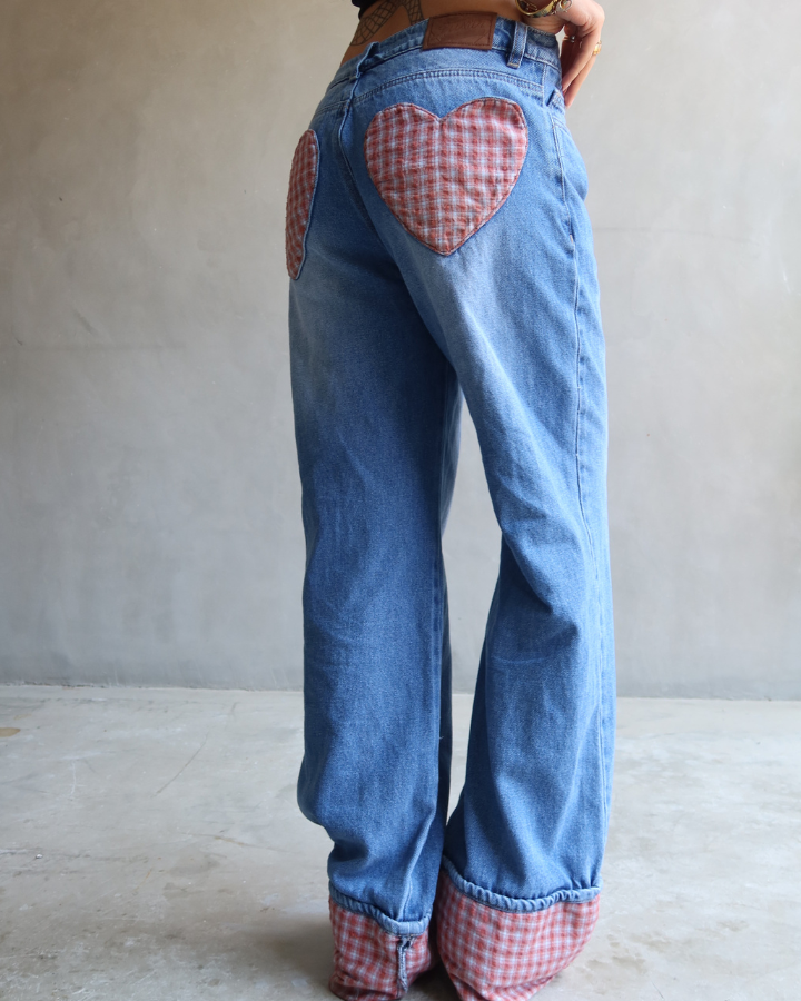 JEAN RECTO RELAXED FIT HEART PATCH VICHY ROJO