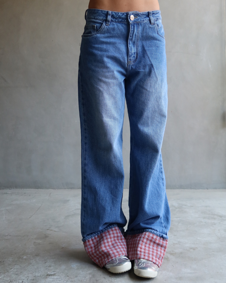 JEAN RECTO RELAXED FIT HEART PATCH VICHY ROJO