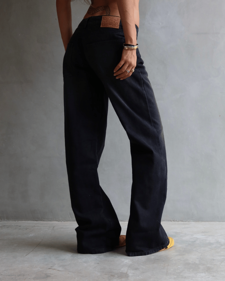 JEAN LOW WIDE FIT TIRO BAJO ANCHO NEGRO