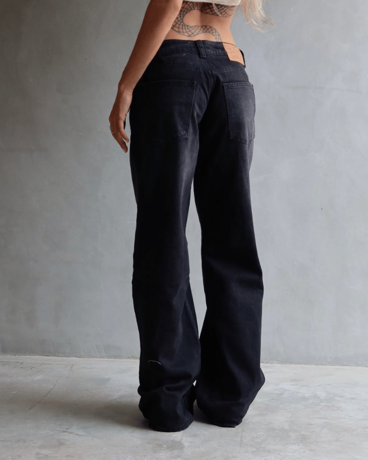 JEAN LOW WIDE FIT TIRO BAJO ANCHO NEGRO