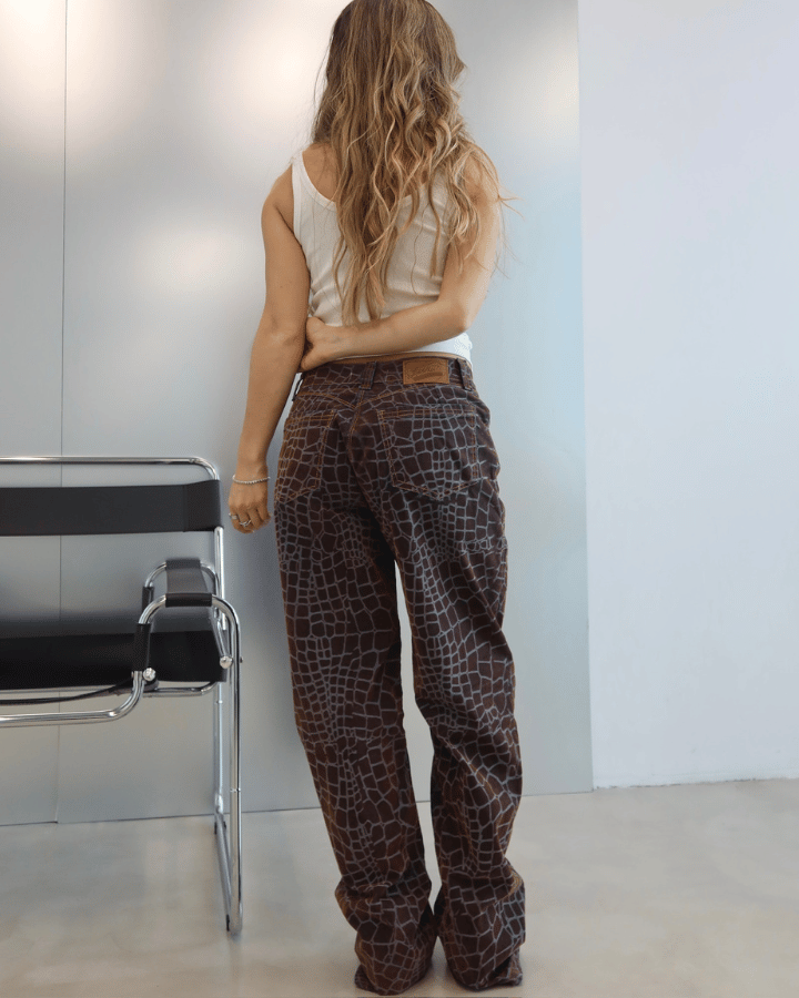 JEAN RELAXED FIT GIRAFFE PRINT CAFÉ