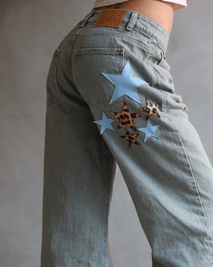 JEAN ICON ESTRELLAS LEOPARDO RELAXED FIT GRIS WASHED