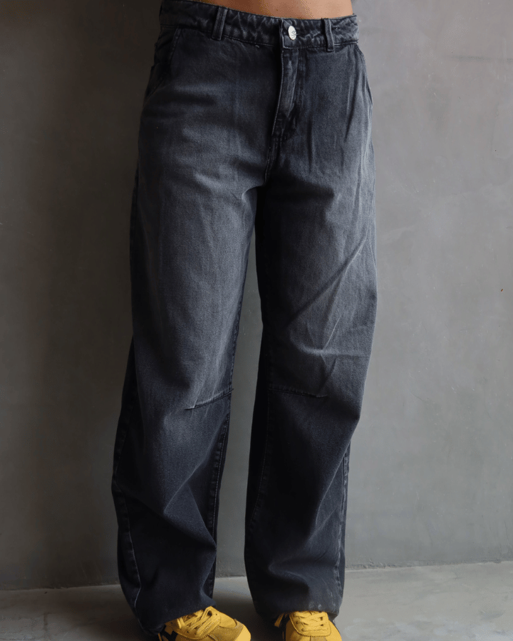 JEAN SCULPTED FIT GRIS OSCURO