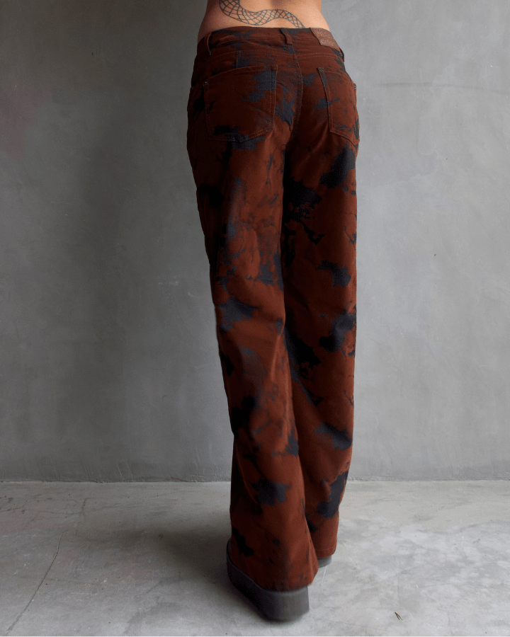 PANTALÓN STRAIGHT EFECTO MARMOLEADO CAFÉ NEGRO