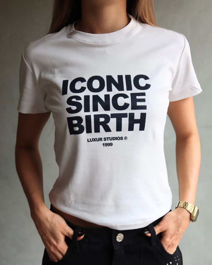 CAMISETA MANGA CORTA ICONIC BABY TEE GRIS
