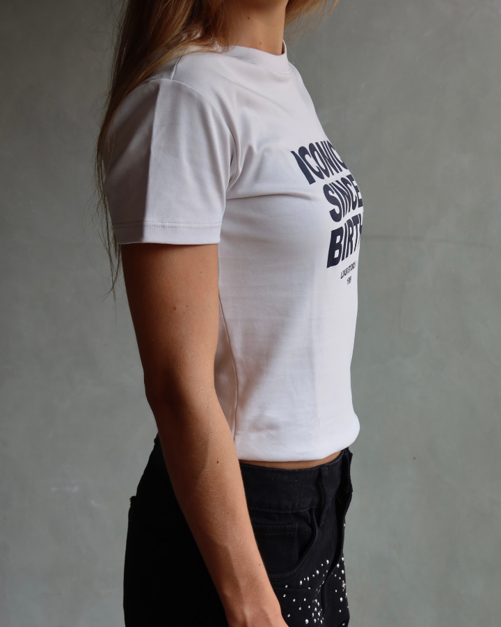 CAMISETA MANGA CORTA ICONIC BABY TEE GRIS