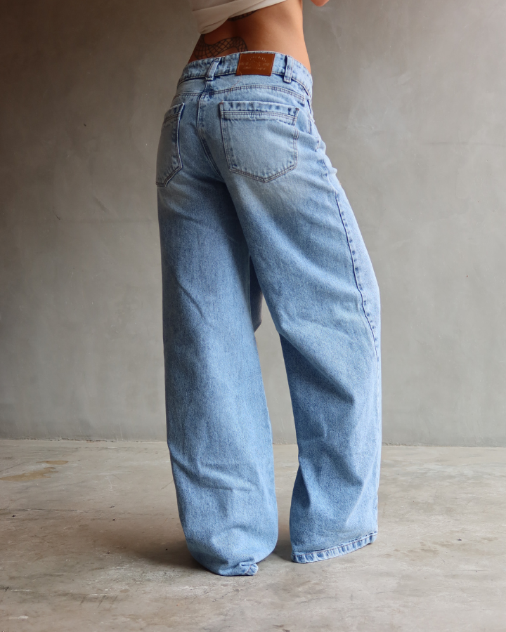 JEAN ANCHO WIDE LEG FIT LIGHT WASH AZUL CLARO