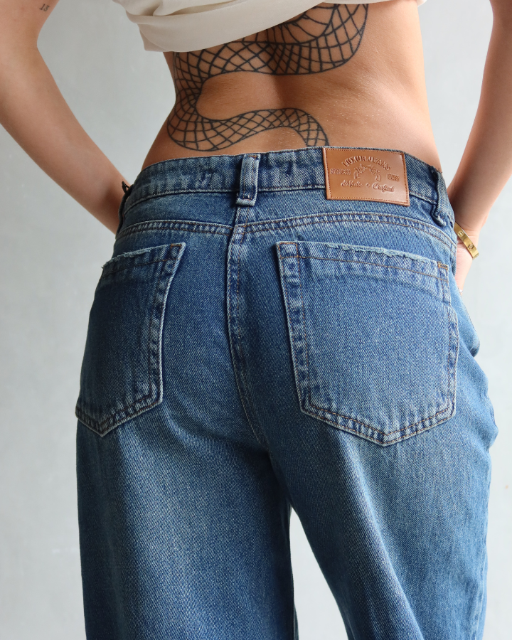 JEAN WIDE LEG FIT TONE WASHED AZUL OSCURO