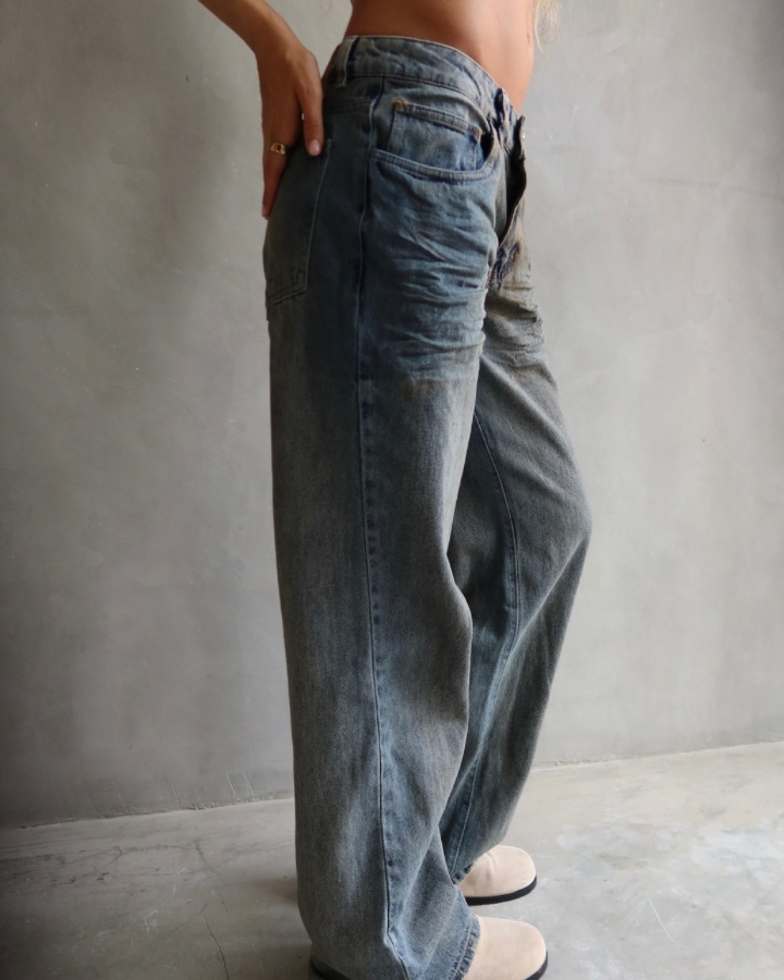 JEAN LOW WIDE FIT TIRO BAJO ANCHO VAINILLA WASHED