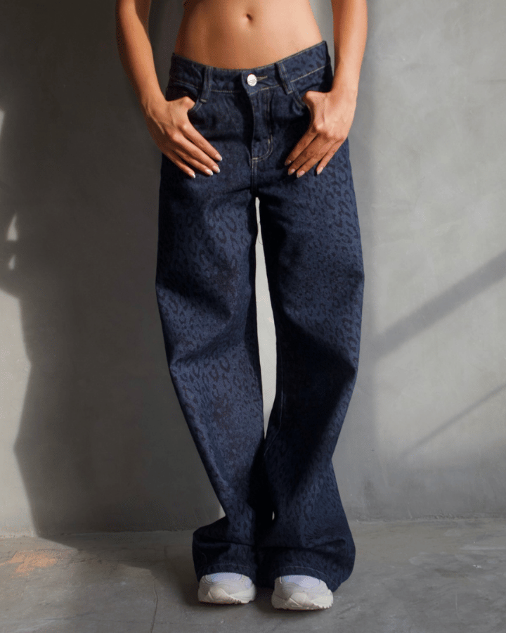 JEAN STRAIGHT AZUL OSCURO ANIMAL PRINT
