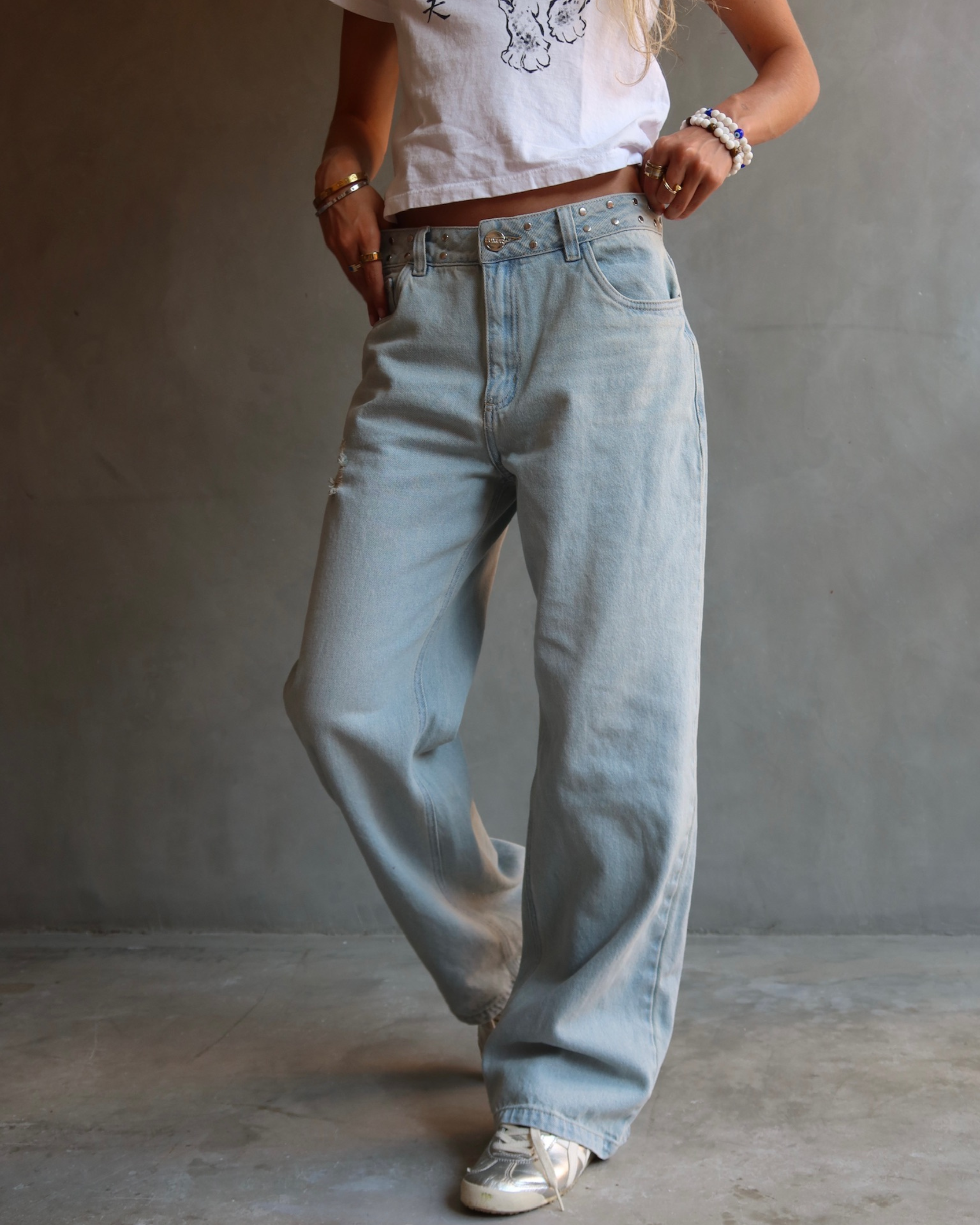 JEAN NEW YORK STUDDED RELAXED FIT AZUL CLARO