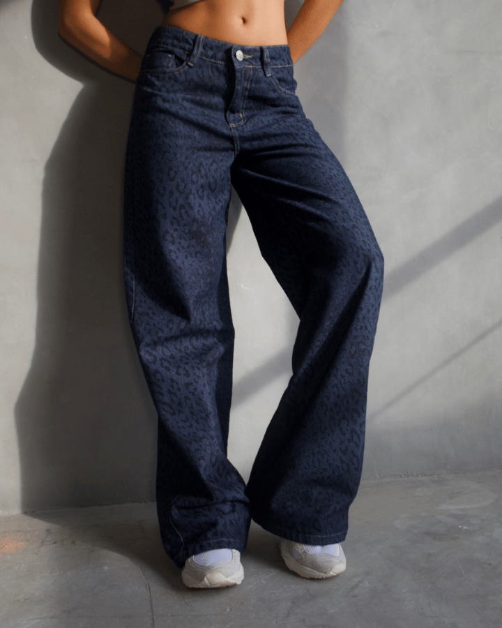 JEAN STRAIGHT AZUL OSCURO ANIMAL PRINT