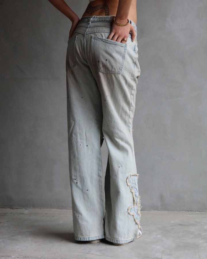 JEAN FLARE ICE WASH EMBROIDERY CON ROTOS