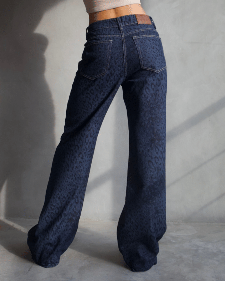JEAN STRAIGHT AZUL OSCURO ANIMAL PRINT