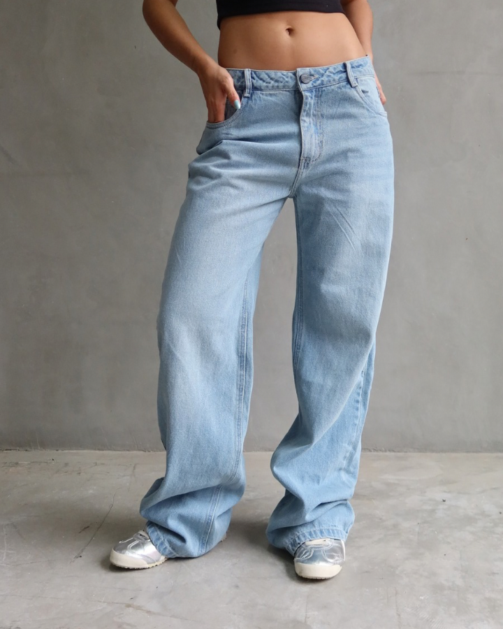 JEAN DESERVE LESS STRAIGHT AZUL CLARO