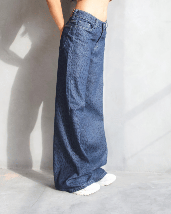 JEAN STRAIGHT AZUL OSCURO ANIMAL PRINT