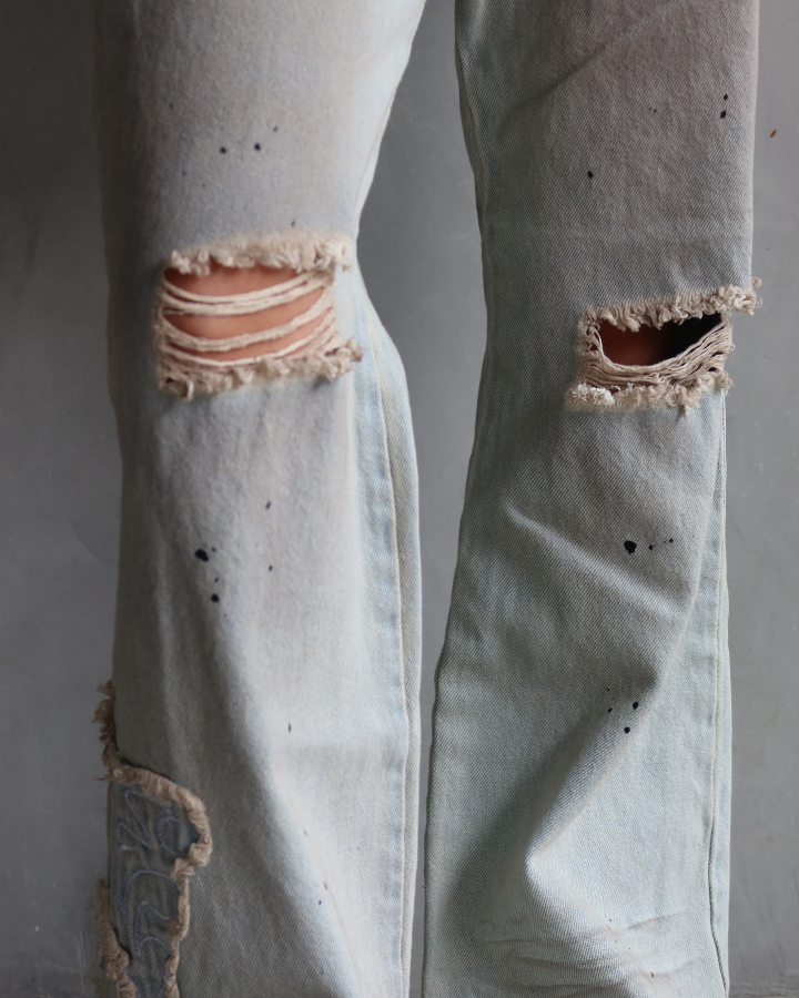 JEAN FLARE ICE WASH EMBROIDERY CON ROTOS