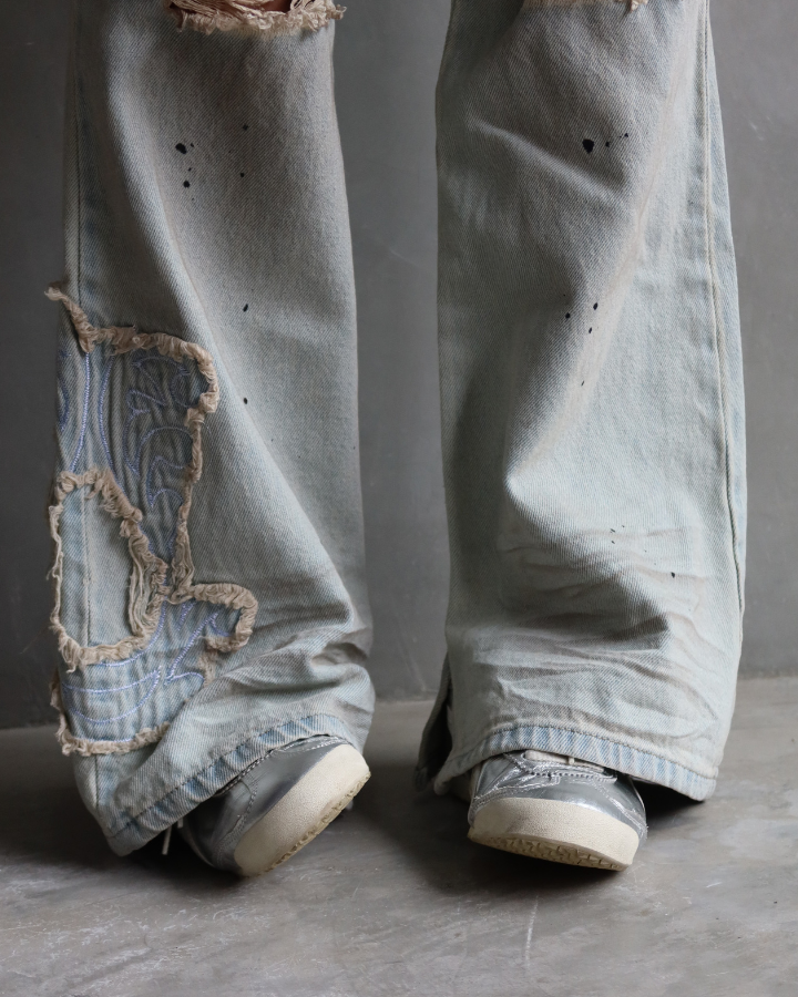 JEAN FLARE ICE WASH EMBROIDERY CON ROTOS