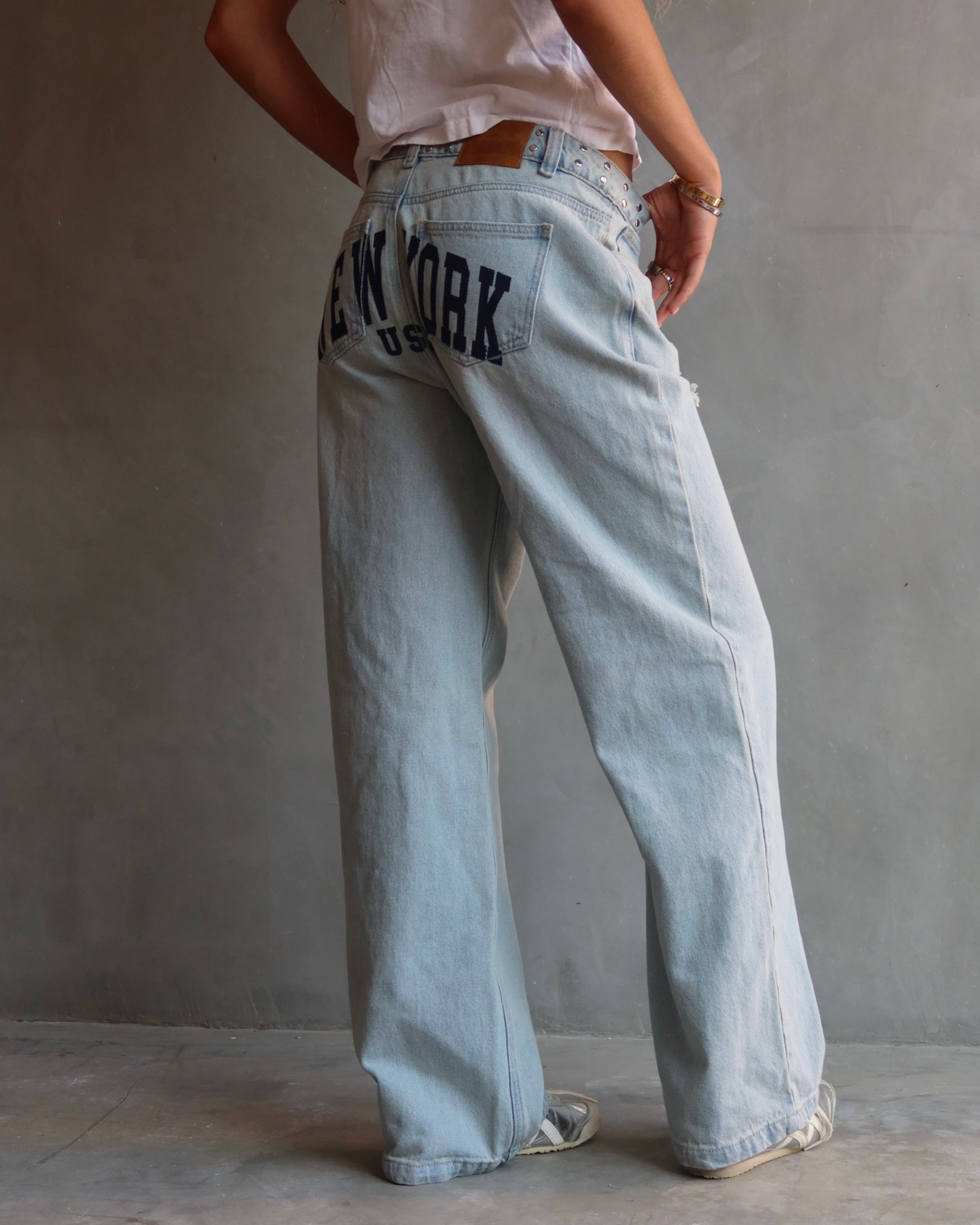 JEAN NEW YORK STUDDED RELAXED FIT AZUL CLARO