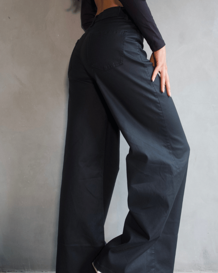PANTALÓN WIDE LEG ANCHO EFECTO CUERO NEGRO
