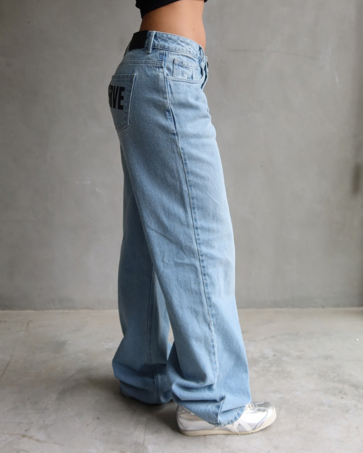 JEAN DESERVE LESS STRAIGHT AZUL CLARO