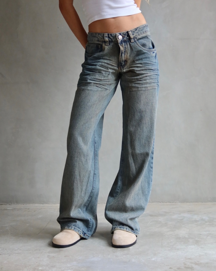 JEAN LOW WIDE FIT TIRO BAJO ANCHO VAINILLA WASHED